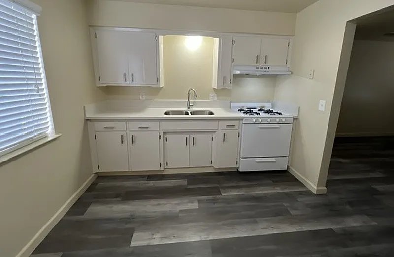 600 N Blackstone #9, Tulare photo 1