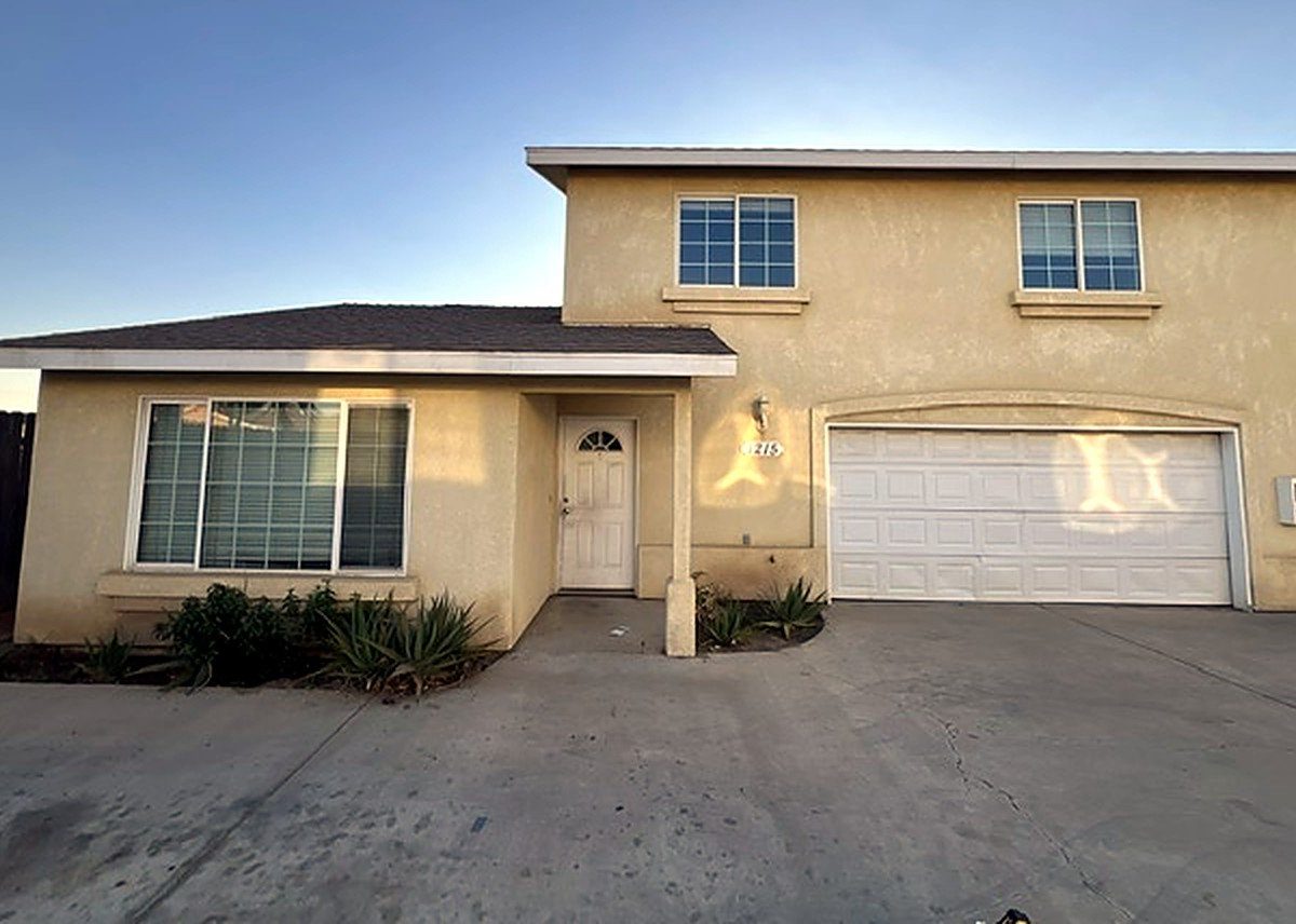 1215 N F St, Tulare photo 1