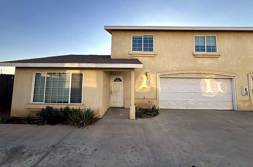 1215 N F St, Tulare photo 1