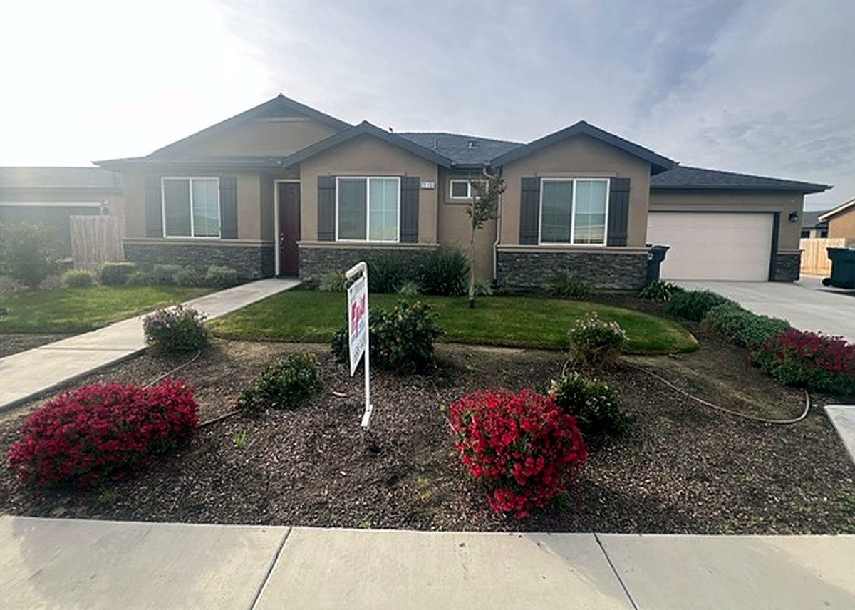2113 Bristol Ave, Tulare photo 1