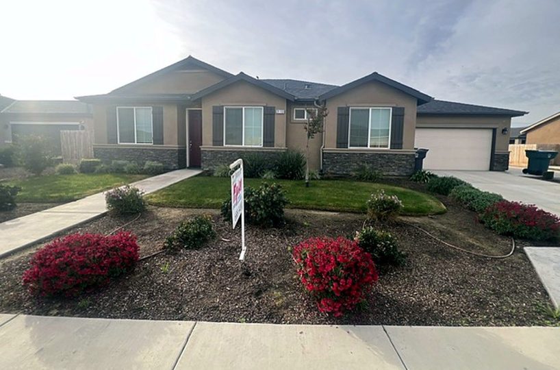 2113 Bristol Ave, Tulare photo 1