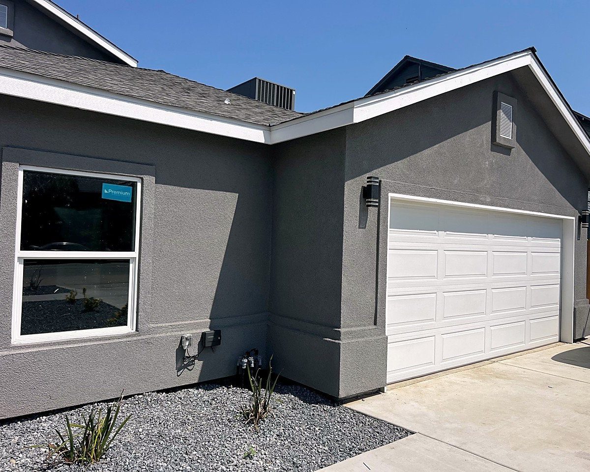 338 N H St, Tulare photo 1