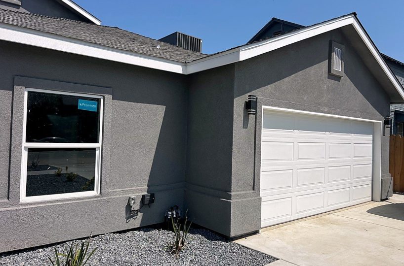 338 N H St, Tulare photo 1