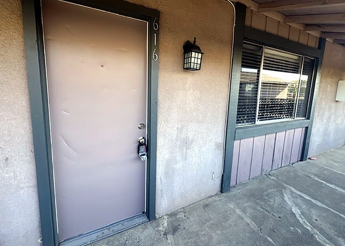 616 S Dayton St, Tulare photo 1