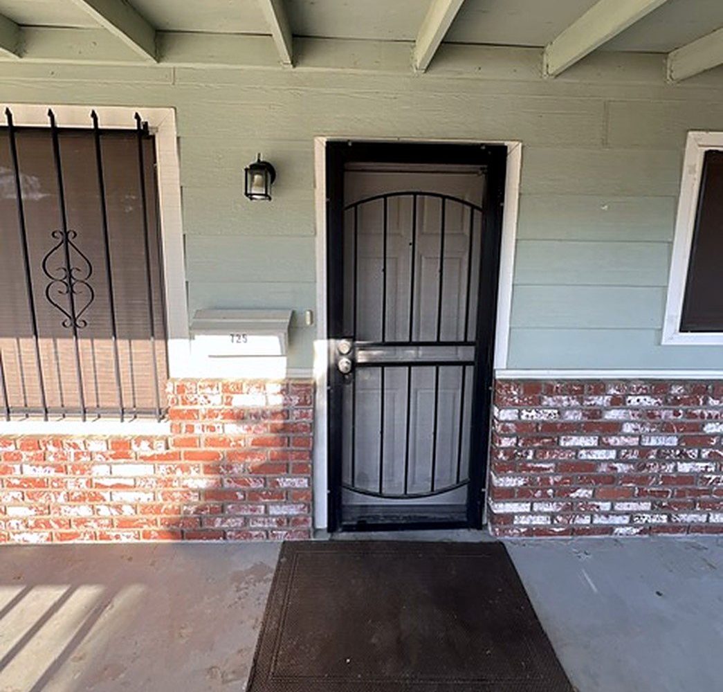 725 N G St, Tulare photo 1