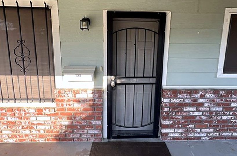725 N G St, Tulare photo 1
