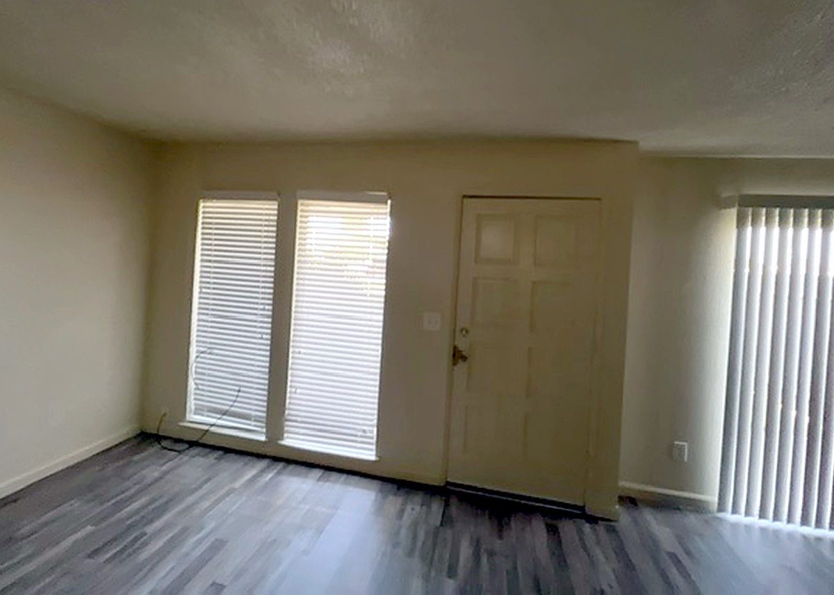 525 S West St, Tulare photo 1
