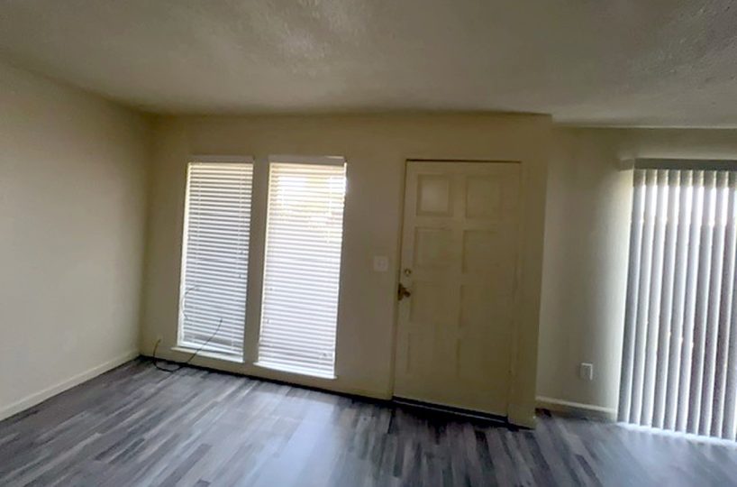 525 S West St, Tulare photo 1