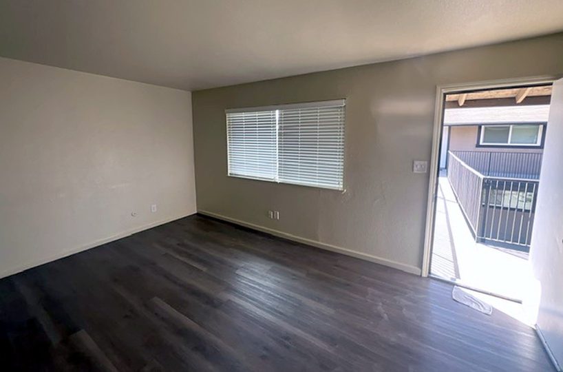 638 S Dayton St, Tulare photo 2