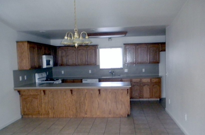 1215 N F St, Tulare photo 2