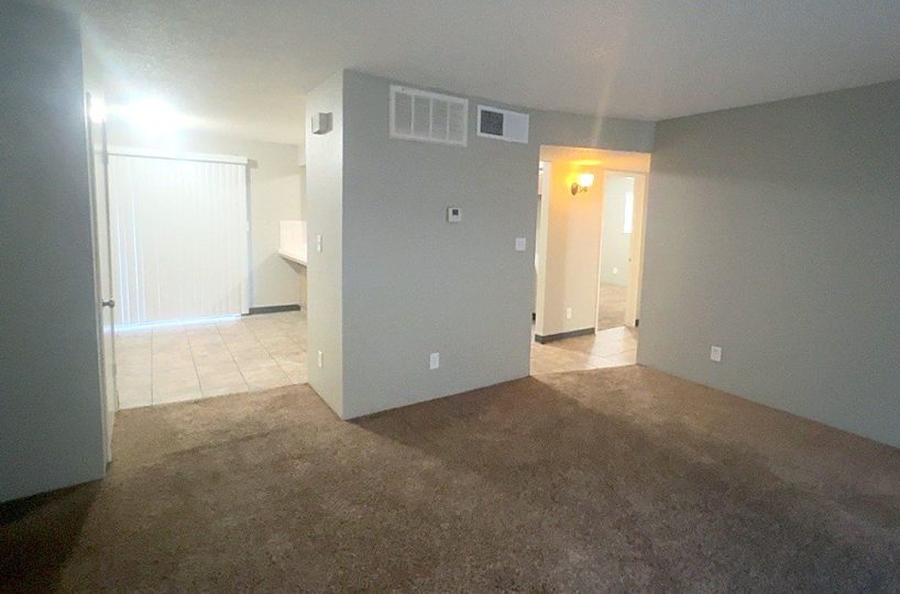 612 S Dayton St, Tulare photo 2