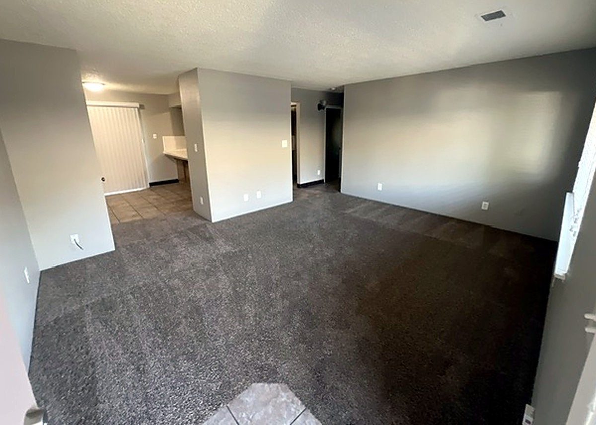 616 S Dayton St, Tulare photo 2