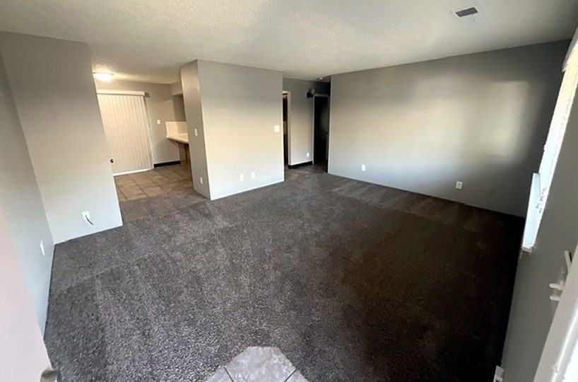 616 S Dayton St, Tulare photo 2