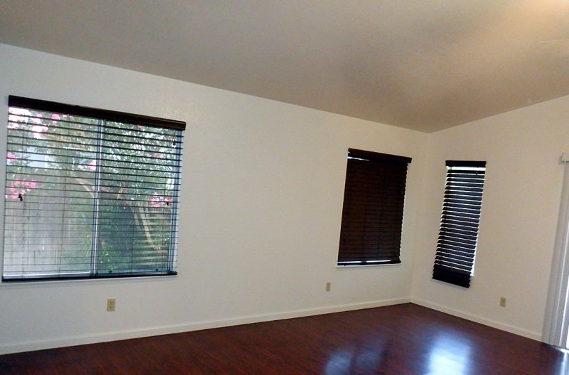 822 Alameda St, Tulare photo 2