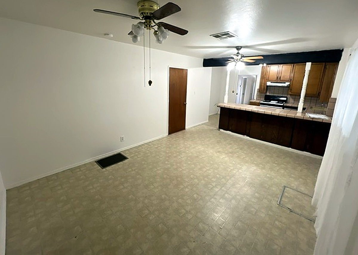 725 N G St, Tulare photo 2