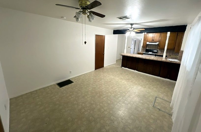 725 N G St, Tulare photo 2