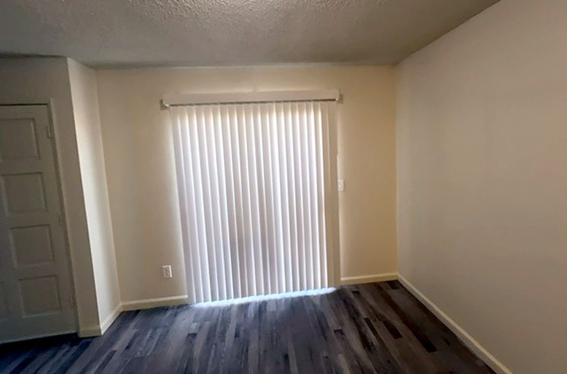 525 S West St, Tulare photo 2