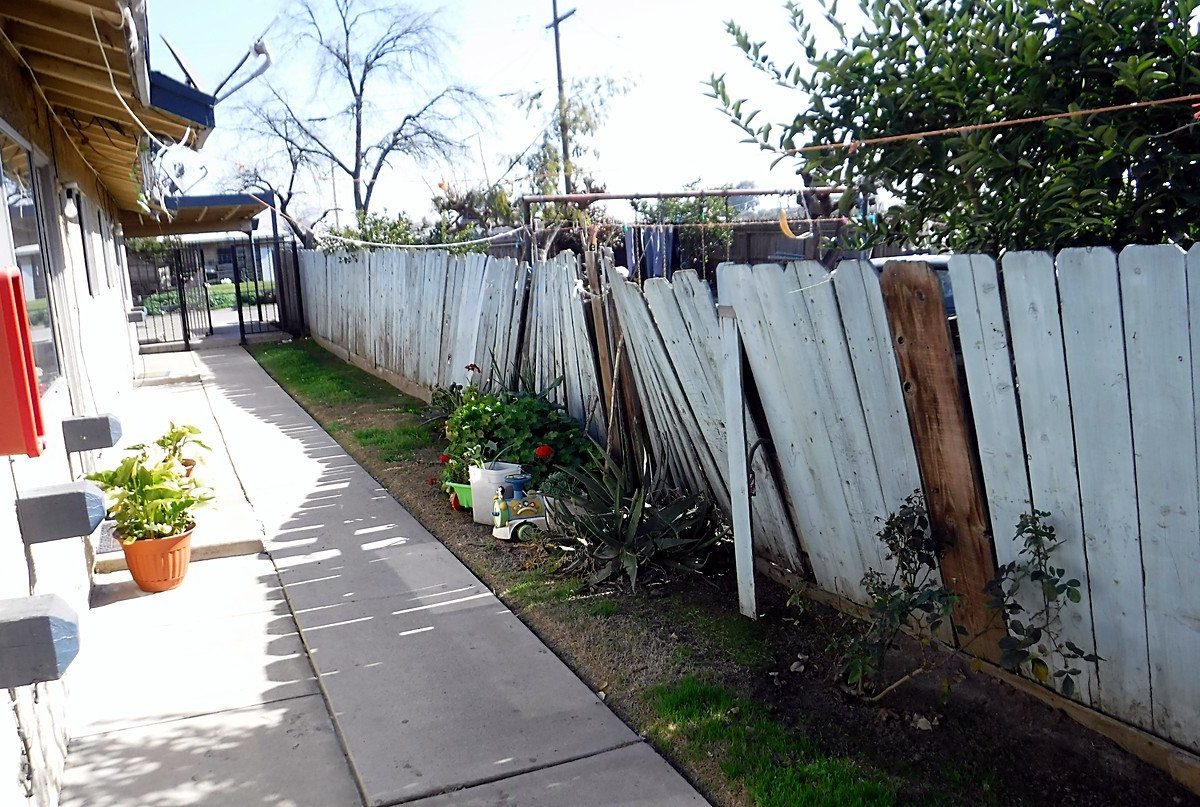 560 S H St #B, Tulare photo 3