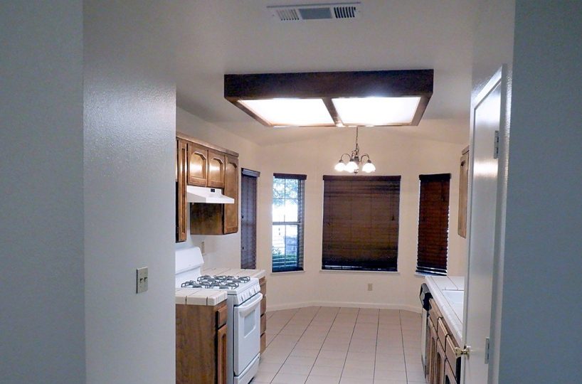 822 Alameda St, Tulare photo 3