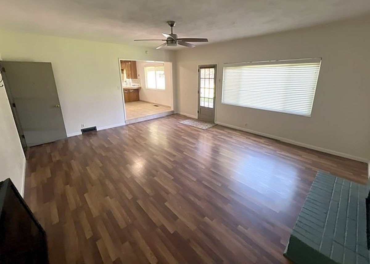 1716 E Academy Ave, Tulare photo 3