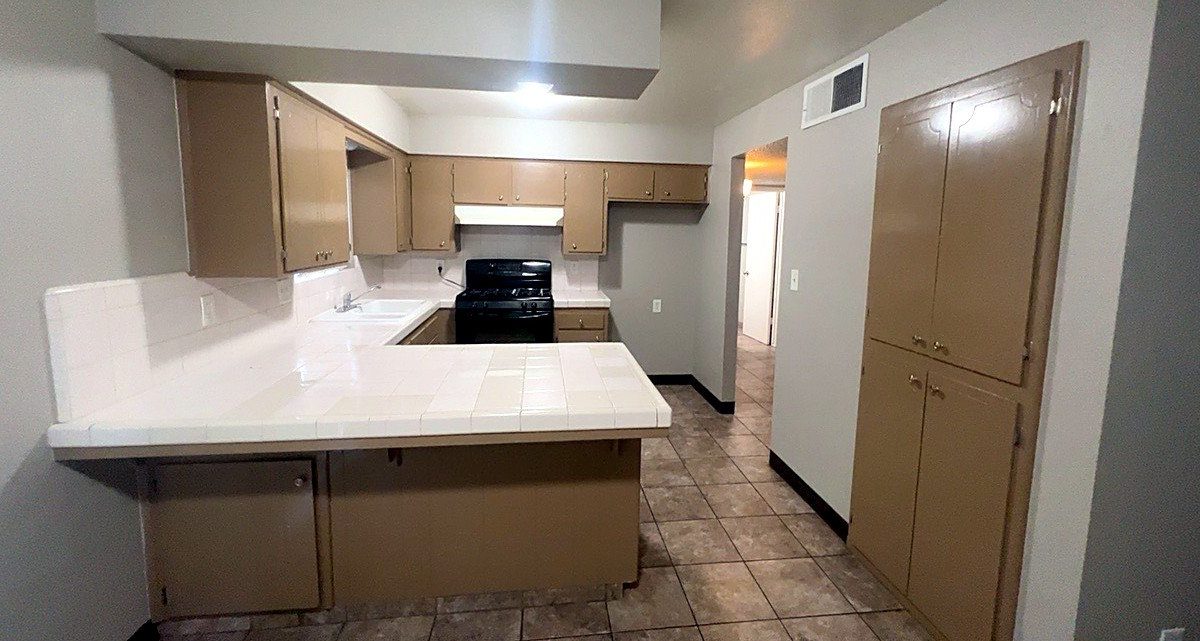 612 S Dayton St, Tulare photo 4