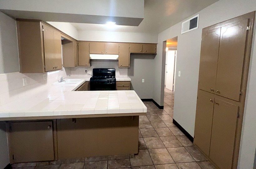 612 S Dayton St, Tulare photo 4