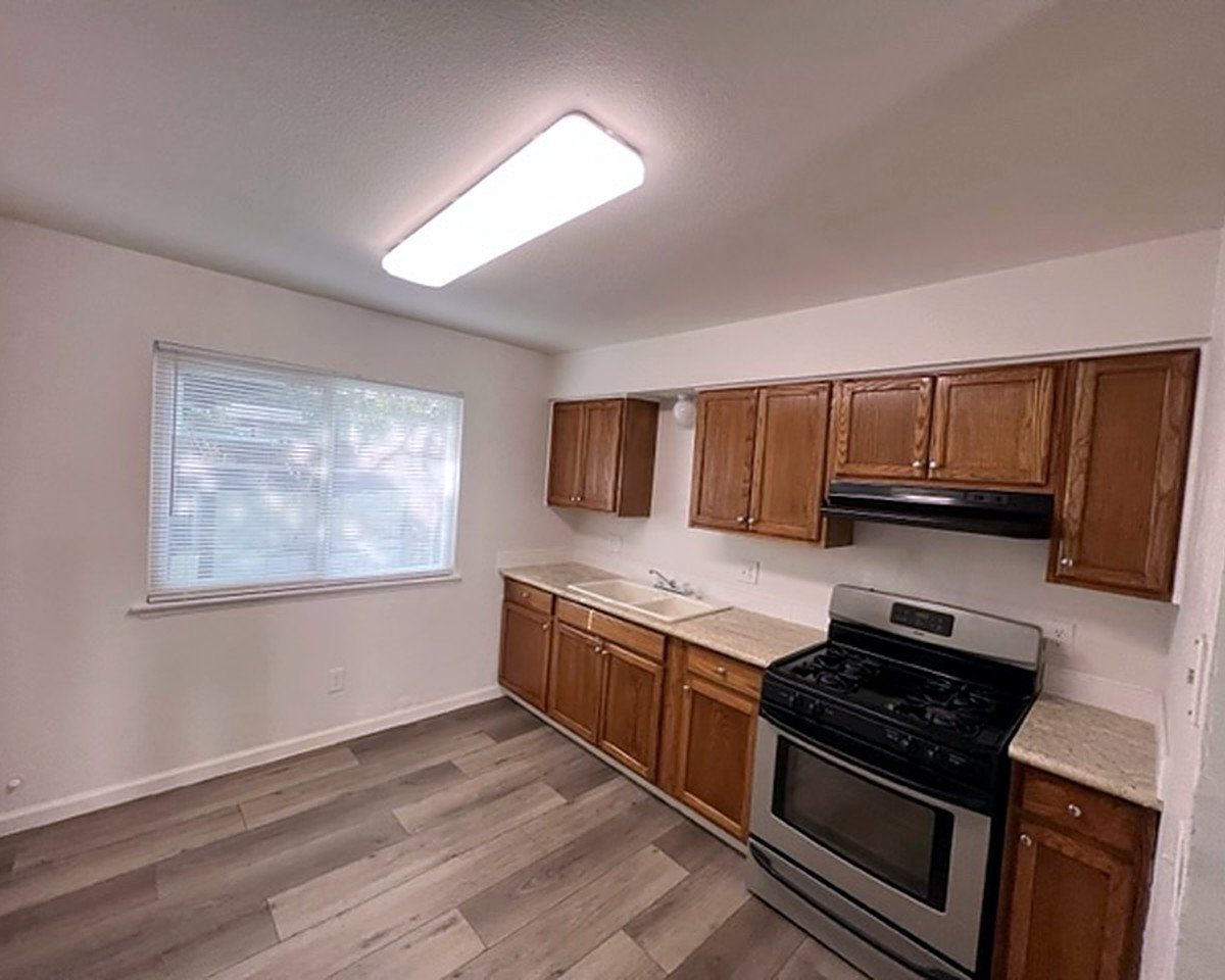 221 NW 3rd Ave #2, Visalia photo 4
