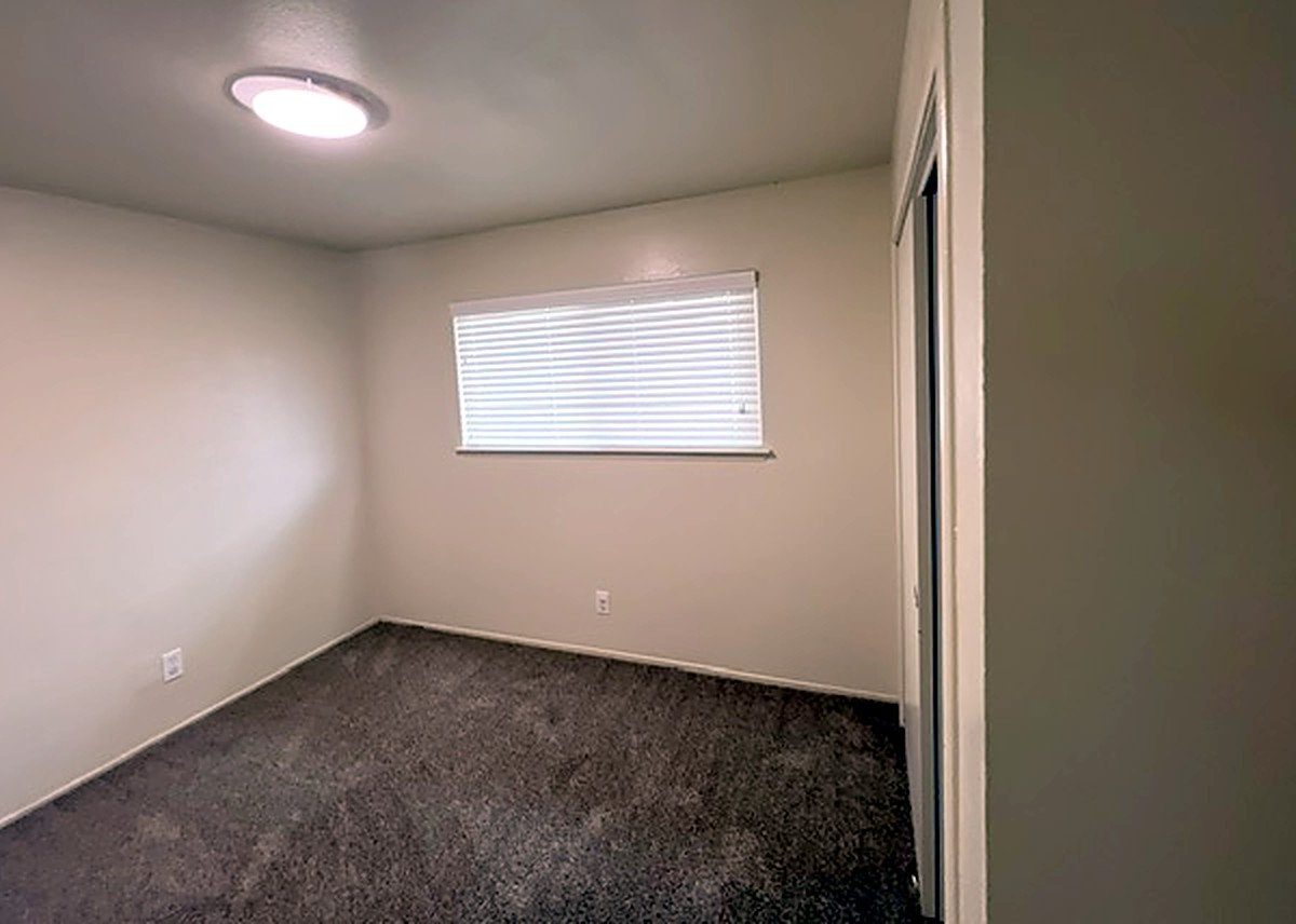 646 S Dayton St, Tulare photo 5