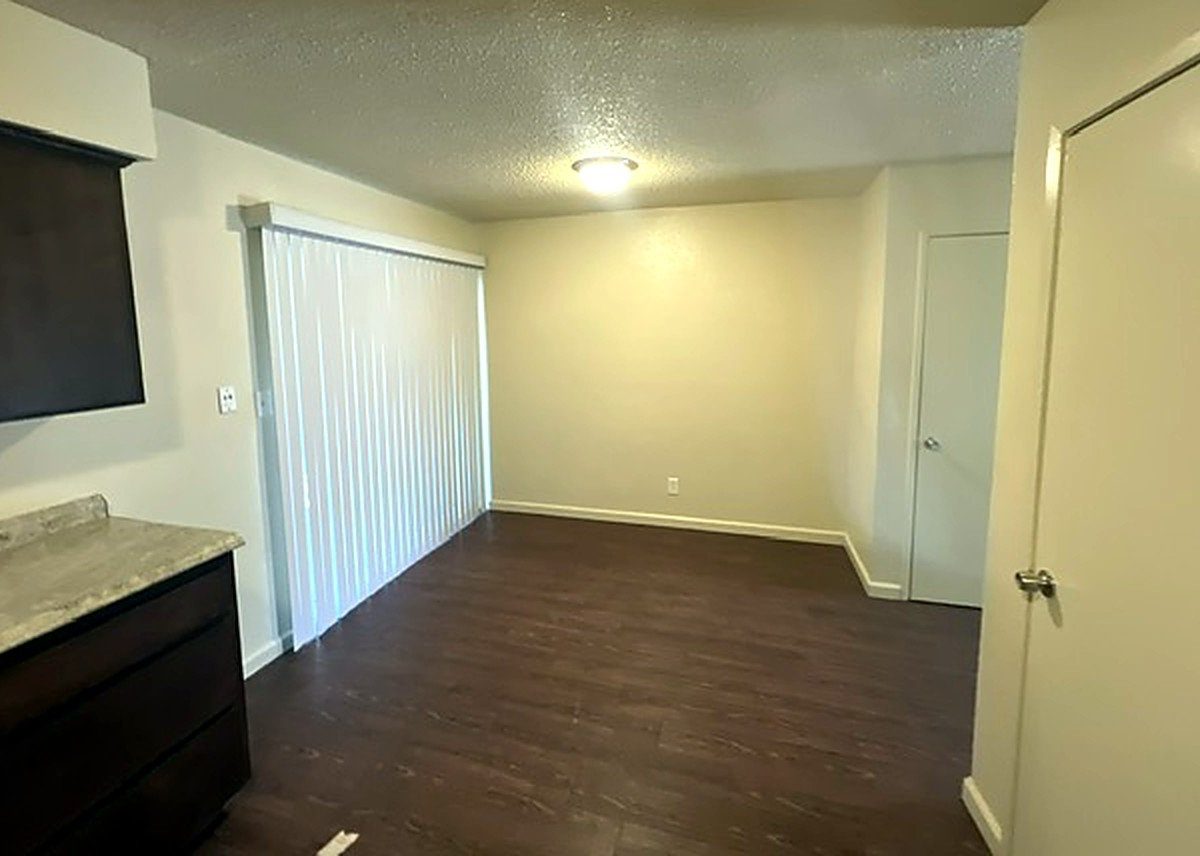 634 S Dayton St, Tulare photo 5