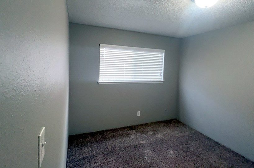 612 S Dayton St, Tulare photo 7