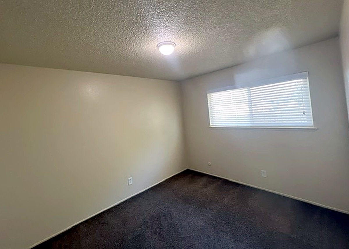 634 S Dayton St, Tulare photo 8