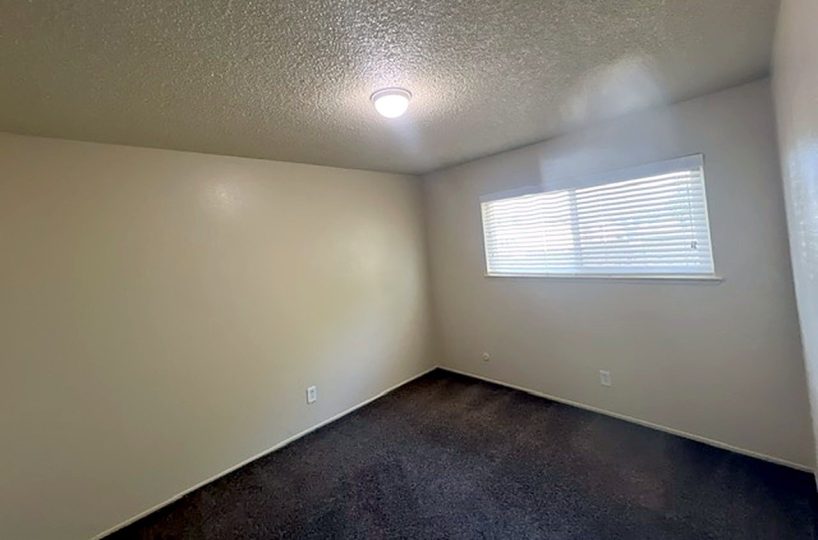 634 S Dayton St, Tulare photo 8
