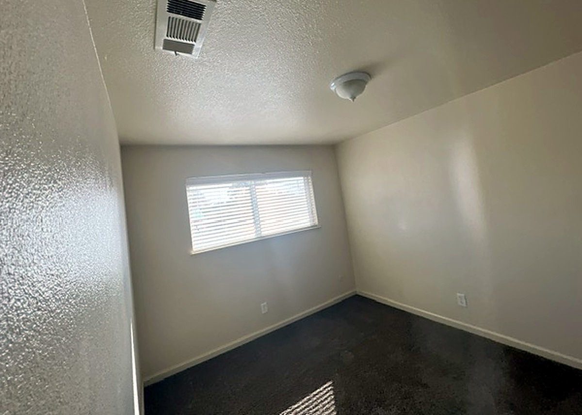 638 S Dayton St, Tulare photo 8