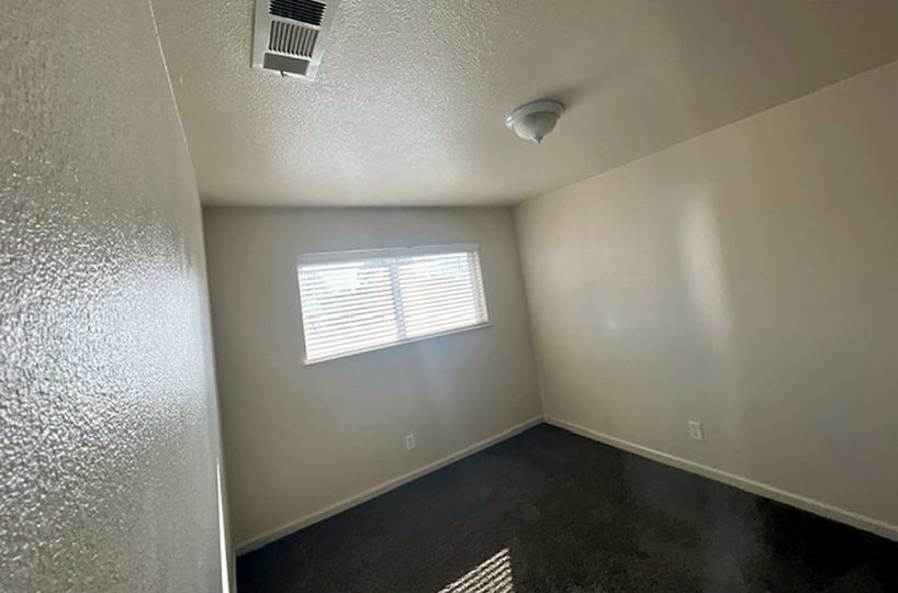 638 S Dayton St, Tulare photo 8