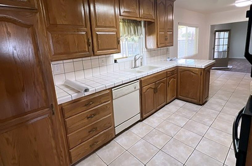 1716 E Academy Ave, Tulare photo 9