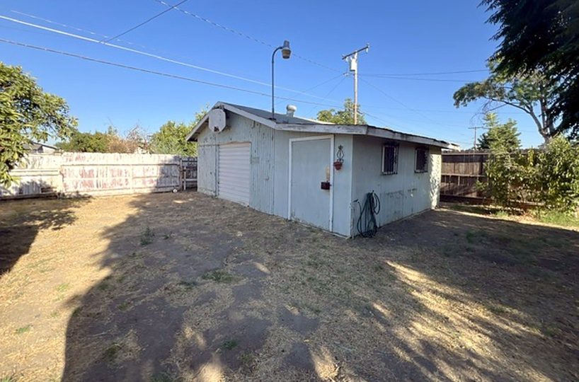 725 N G St, Tulare photo 16