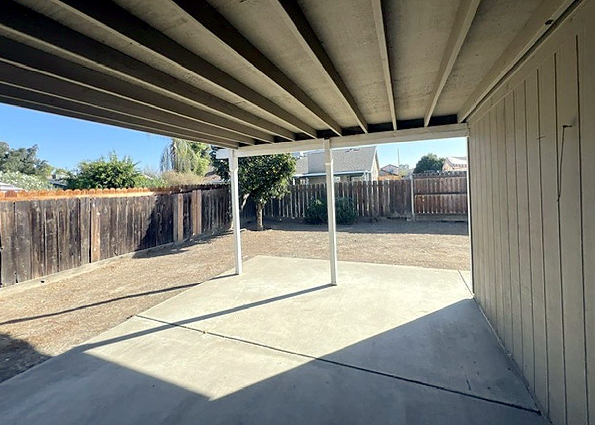 822 Alameda St, Tulare photo 17